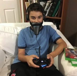 gamer using the stenographer mask sr pro